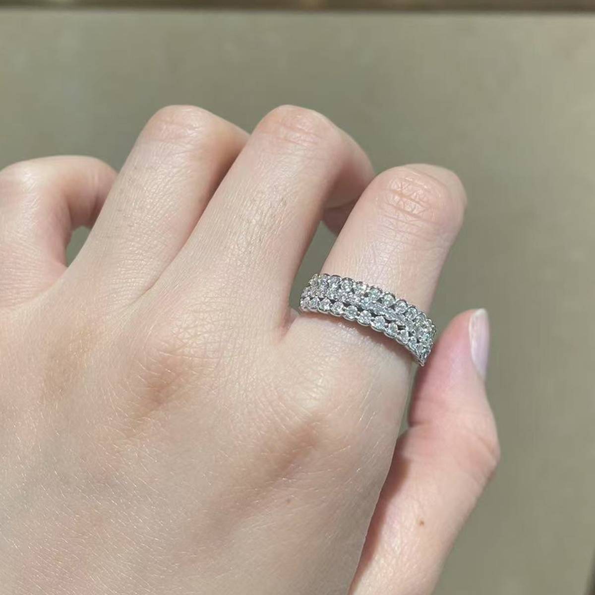 S925 Silver Plated Platinum Women's Ring Customized Selection with Sub Stone Moissanite Diamond 0.95ct